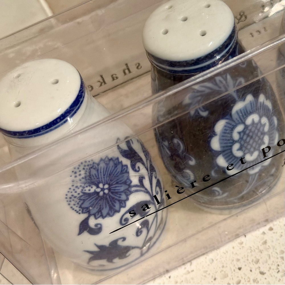 Pier 1 -Blue and White Porcelain Salt & Pepper Shaker Set (4 pcs) - Picture 3 of 7